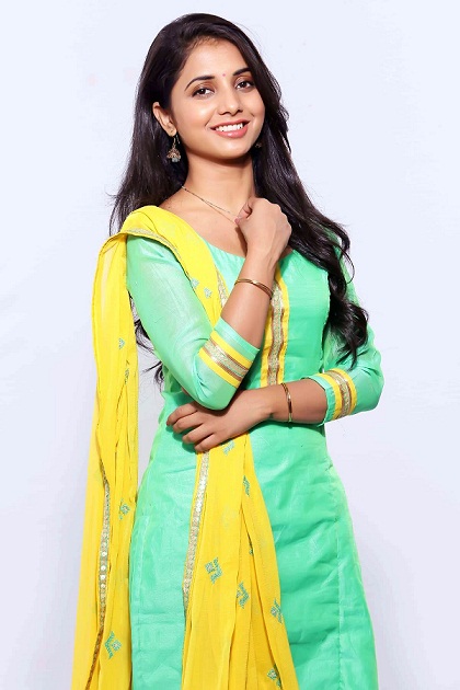 Sayali Sanjeev Kahe Diya Pardes Serial Actress
